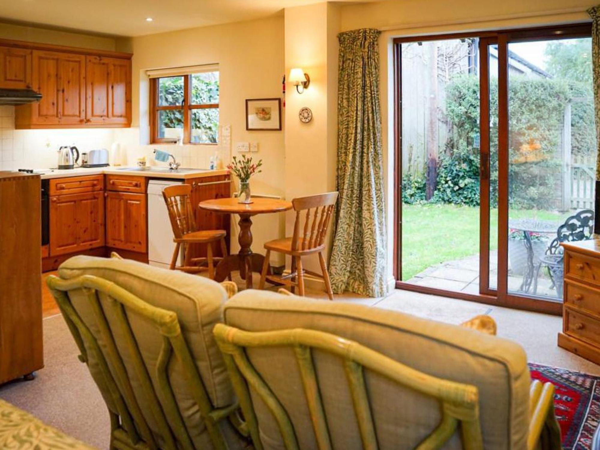 Honeysuckle Cottage North Mundham Екстериор снимка