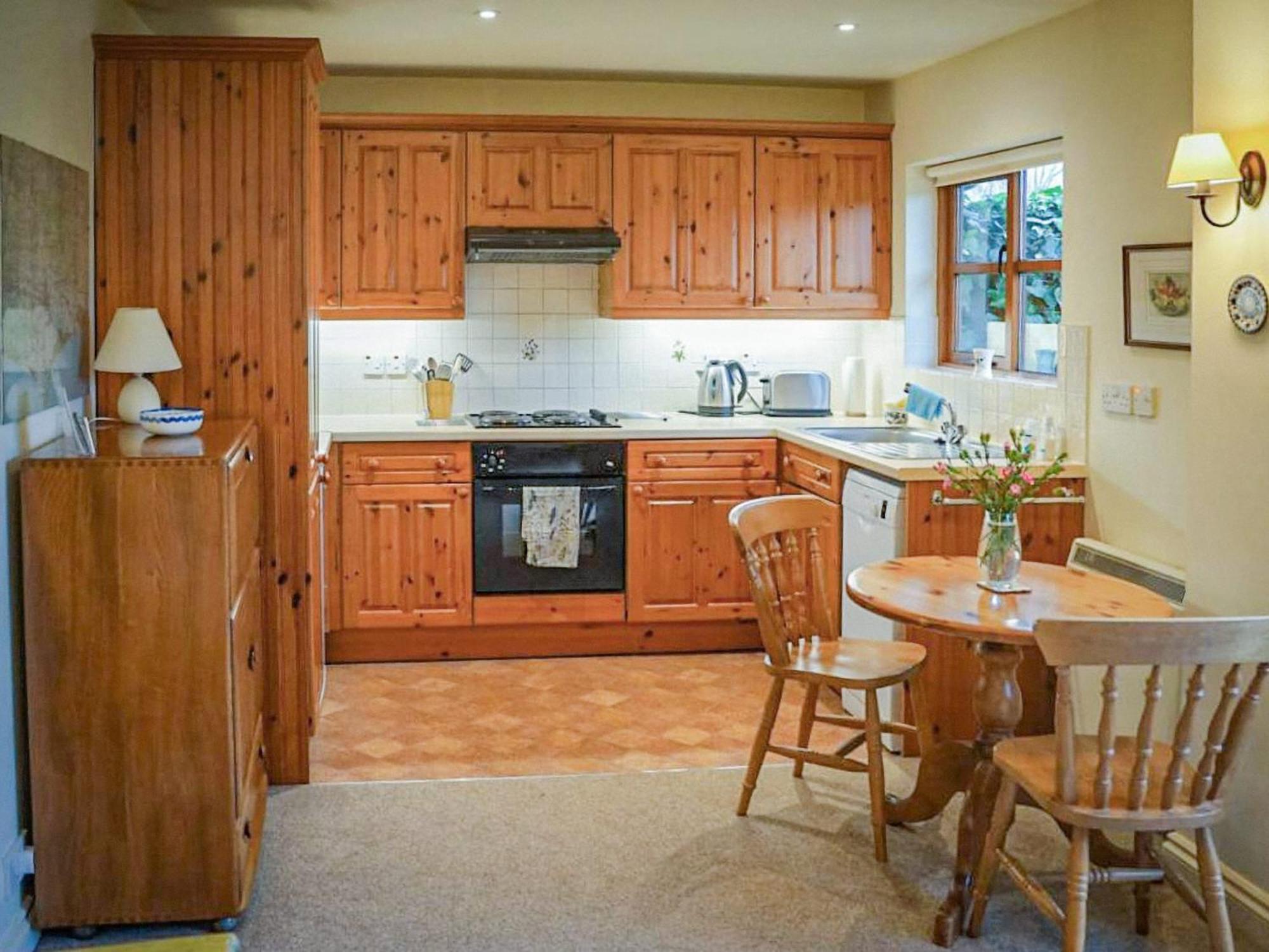 Honeysuckle Cottage North Mundham Екстериор снимка
