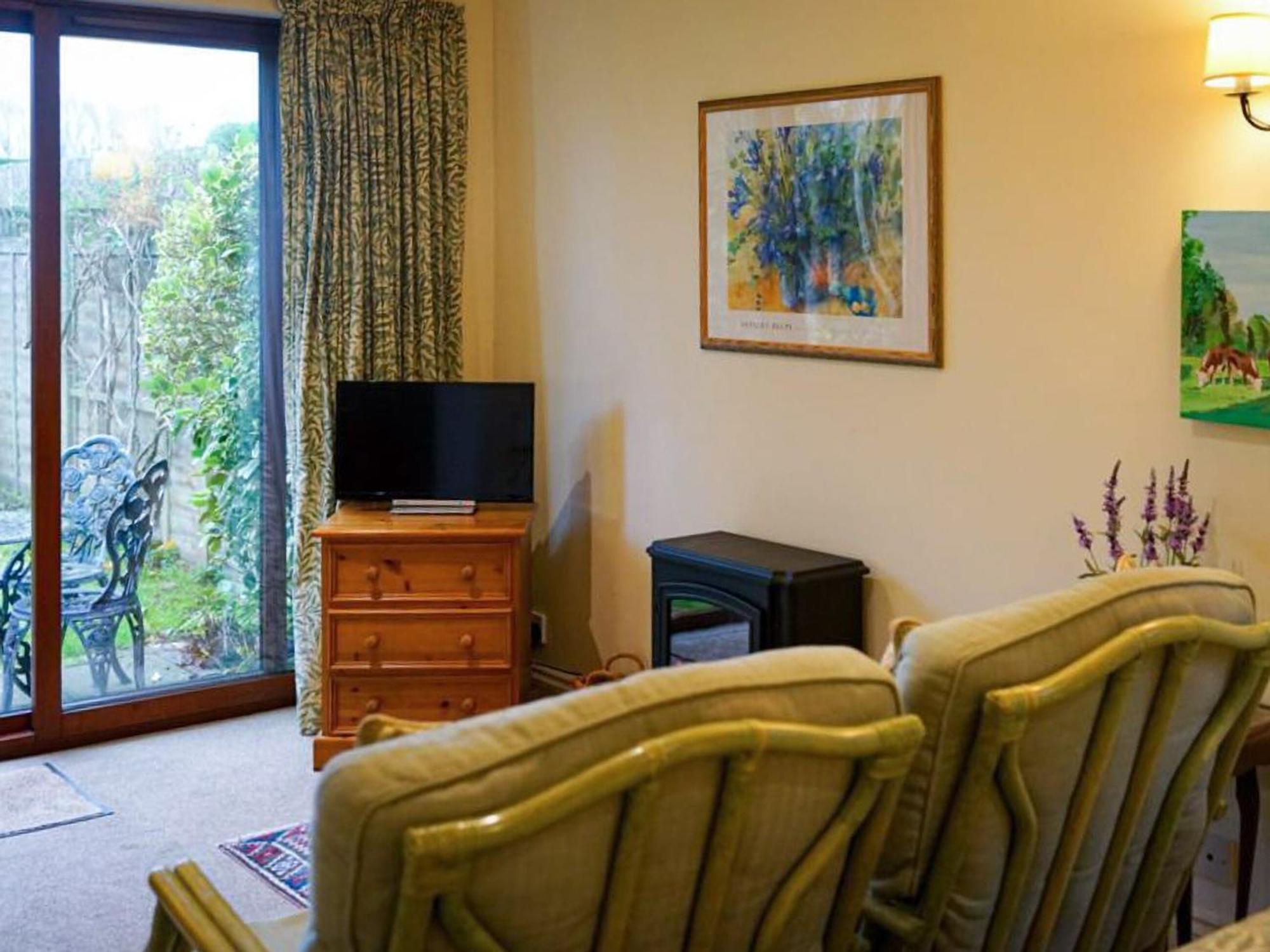 Honeysuckle Cottage North Mundham Екстериор снимка