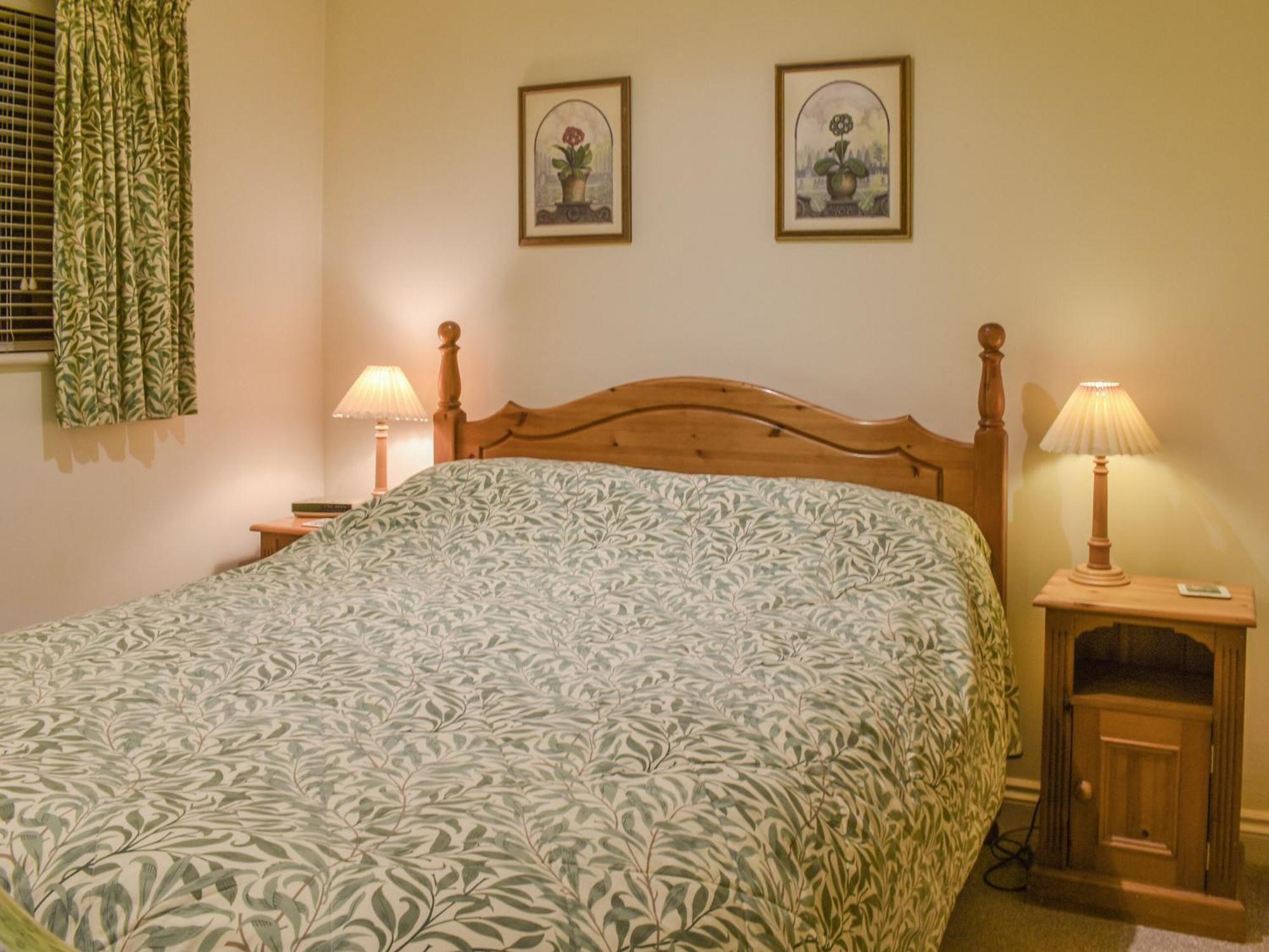 Honeysuckle Cottage North Mundham Екстериор снимка